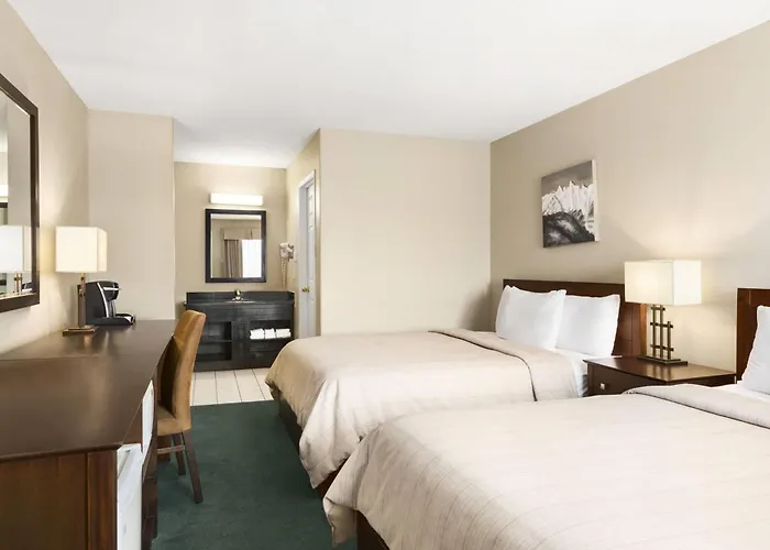 Days Inn By Wyndham Golden