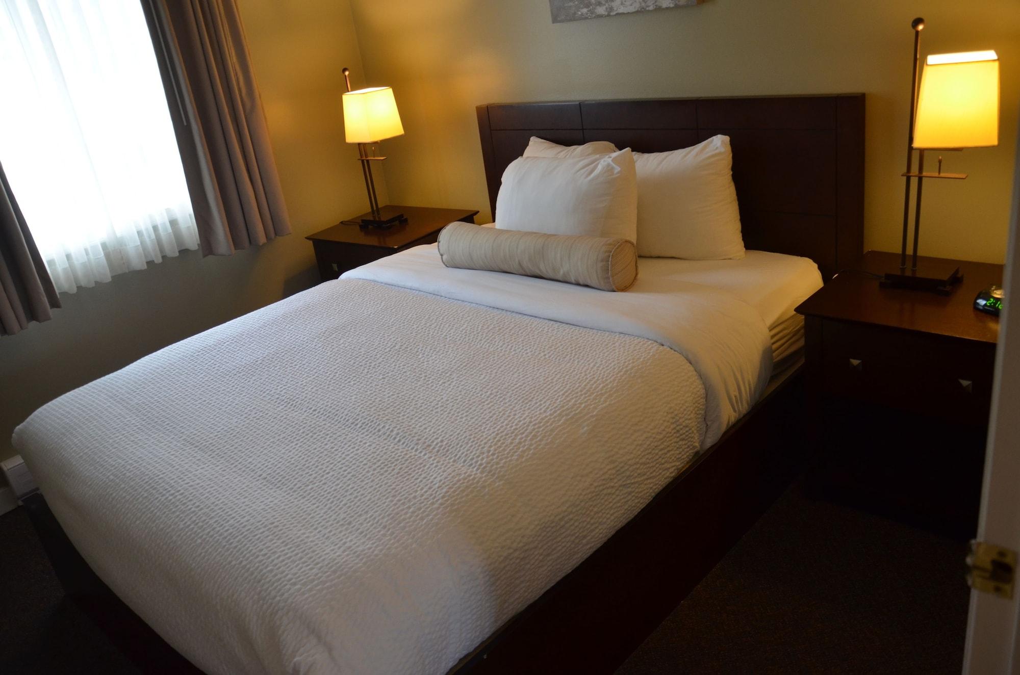 Days By Wyndham Hotel Golden