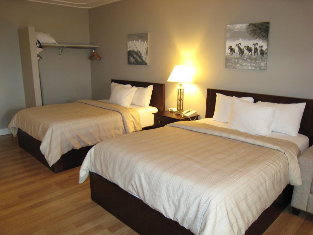 Days By Wyndham Hotel Golden